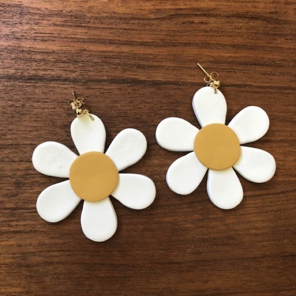 4 Pairs of Clay Earrings - Picture 5 of 9